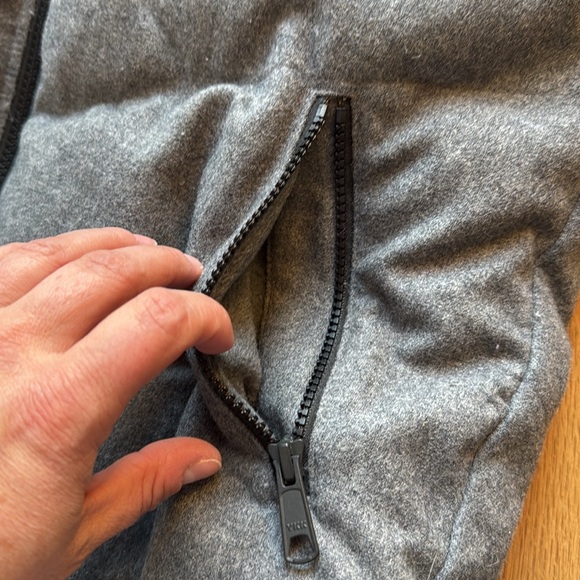 Gap Primaloft vest with fur trimmed hood women’s M - Picture 4 of 6